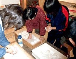 Amazon｜餅つき臼（3升用） 木台・杵つき 4点セット【御影石臼・桧木 