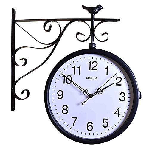 Horloge double face en fer forgé rétro pour décorer un couloir de maison