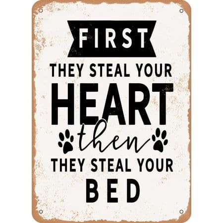 Letrero de hojalata vintage de 8 x 12 pulgadas "First they Steal Your Heart then they Steal Your Bed", decoración de pared retro para el hogar, la cafetería y el jardín, letrero de aluminio para hombr