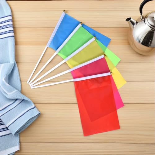 Petits drapeaux à main multicolores pour célébration festive en lot