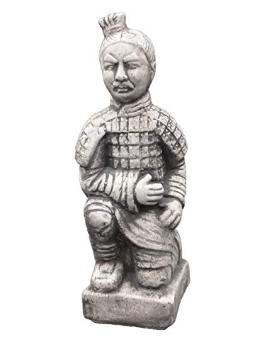 gartendekoparadies.de Statue kniender Terrakotta-Krieger-Motiv IV, Steinfigur, H. 31 cm, 2 kg, Grau, frostsicher aus Steinguss für Außenbereich