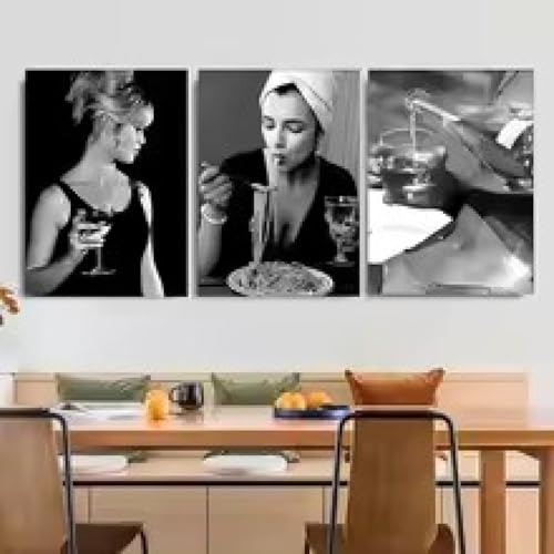 Photographie vintage noir et blanc femme sexy buvant du champagne avec cadre 80x110 cm