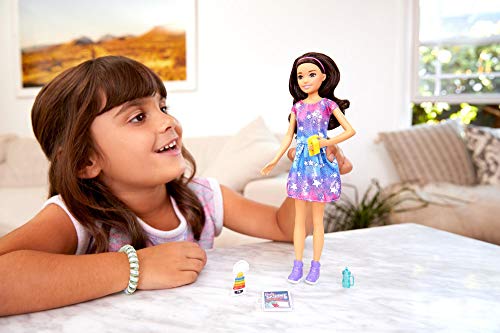 Muñeca Barbie Skipper Babysitter con cabello negro miniatura 2