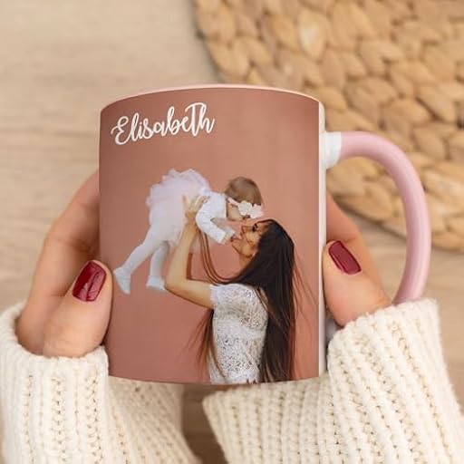 Wanapix | Taza Personalizada con Foto y Texto | Capacidad de 325ml | Taza de Cerámica con Diseño Único | Regalo para Amigos y Familiares | Apta para Microondas | Interior y Asa Color Rosa | Ya disponible en tu tienda friki favorita! En mundofriki.es!