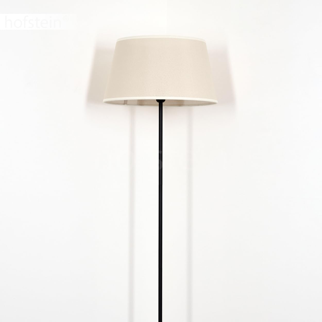 Stehleuchte Bassagoda, Stehlampe aus Metall/Stoff in Schwarz/Beige/Weiß, Leuchte im skandinavischen Design mit rundem Schirm (Ø 45 cm) u. Fußschalter, 154,5 cm, 1 x E27, ohne Leuchtmittel