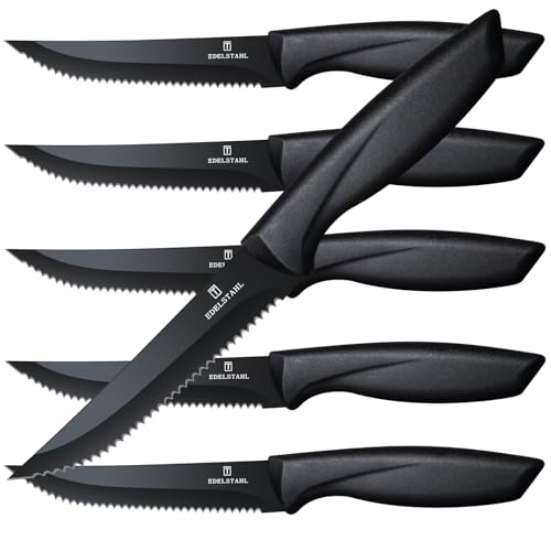 Set di coltelli da bistecca di qualità: Targzier Set di 6 coltelli da bistecca.Dimensione: 8.78inch/pezzo.Peso: 44,6g/pezzo.Un set di coltelli da bistecca facili da maneggiare per i principianti o per i cuochi professionisti, coltelli affilati, i nostri coltelli da cucina miglioreranno la vostra esperienza culinaria.Decoratevi con utensili da cucina di alta qualità, un must per ogni cuoco ben attrezzato.