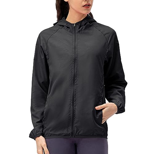 Chaqueta impermeable con capucha: protección ligera y elegante contra las lluvias de otoño
