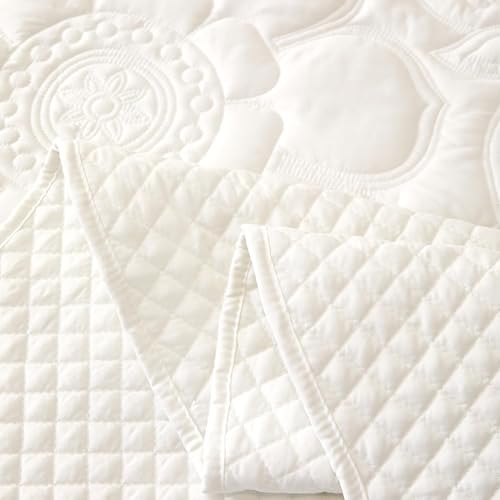 Image of EVENHUG Oversized King Quilt California King Size Lightweight Bedding Set Reversible Bedspread Coverlets for All Seasons 3 Piece (White 120 inchx128 inch)