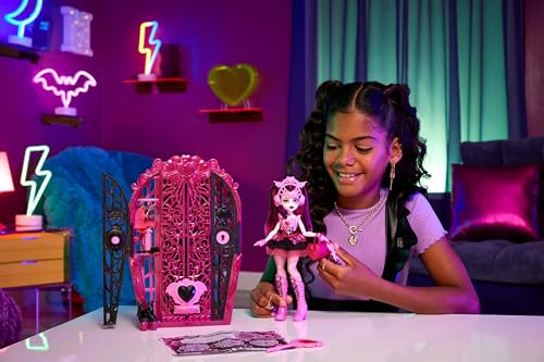 Monster High Skulltimate Secrets Doll & Accessories Set, Monster Mysteries Draculaura with Dress-Up Closet & 19+ Surprises Including Clothes