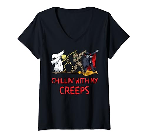 Relajándose con mis creeps, un esqueleto de vampiro de Halloween, una maldita bruja Camiseta Cuello V