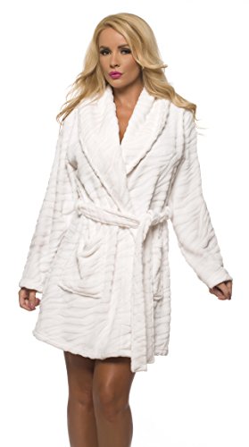 Velvet Kitten Luxurious Women's Long Sleeve Ultra-Soft Plush Polyester Robe 33604