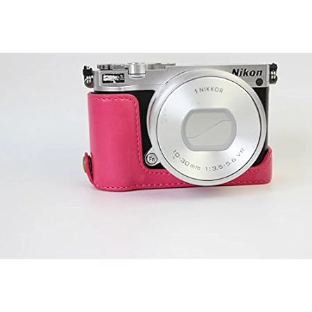 Amazon Nikon ニコン Pen 1 J5 カメラ バッグ カメラ ケース Koowl手作りトップクラスのpuレザーカメラハーフケース Nikon ニコン Pen 1 J5 一眼カメラケース 防水 防振 携帯型 透かし彫りベース ハンドストラップ カメラストラップ プラムレッド カメラ