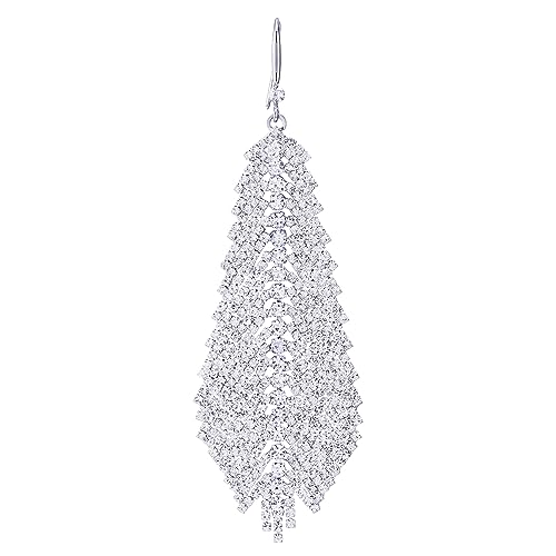 Pendientes de boda que estilizan el rostro gracias a su cascada de brillantes statement 3