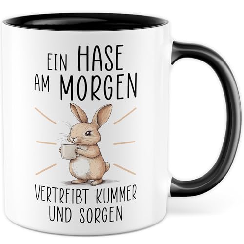 Hase Tasse mit Spruch &ndash; Geschenk Ein Hase am Morgen vertreibt Kummer und Sorgen &ndash; Kaffeetasse 330ml aus Keramik &ndash; Hasen Tierliebe Haustier Freundin Kollege Kaffee-Becher