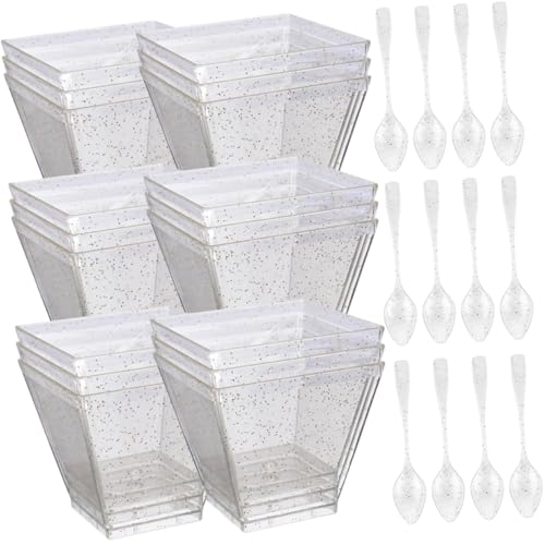 DECORNIJIA 50セット 使い捨てデザートカップ スクエア銀粉ムースカップ 素材 無臭変形防止 使いやすいデザート容器 スプーン付きパーティー用
