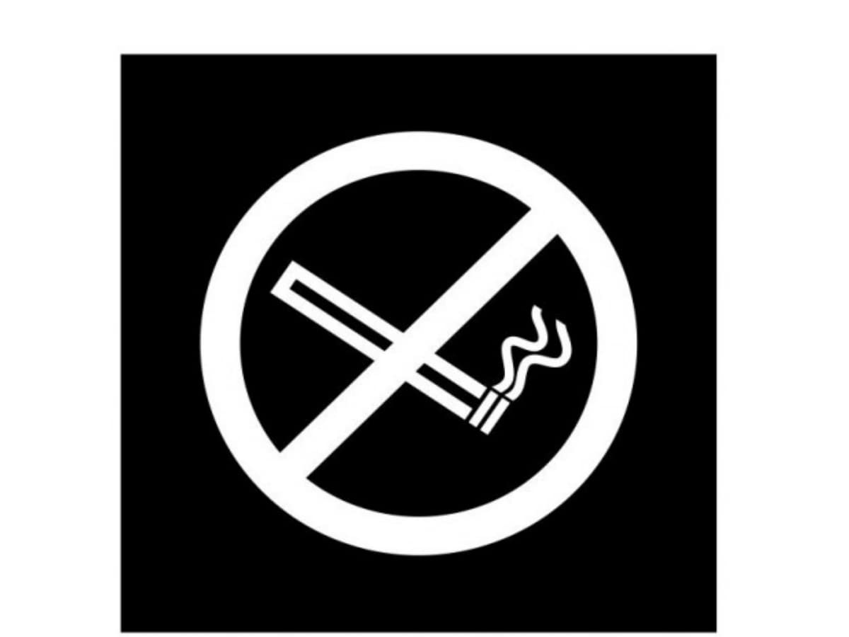 NON SMOKING SIGN - BLACK AND WHITE