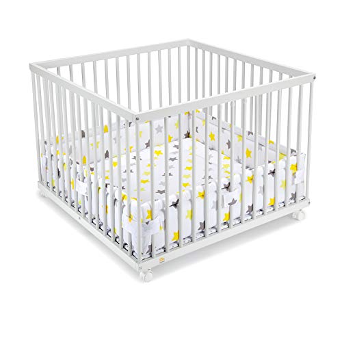 FabiMax Baby Laufgitter 100x100 Weiß lackiert, Stufenlos höhenverstellbar, mit Schlupfsprossen, Laufstall aus massivem Buchenholz (Gelbe Sterne)