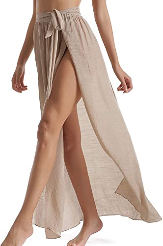 Mujer llevando un pareo de playa con diseño envolvente en color beige, destacando su elegancia y comodidad