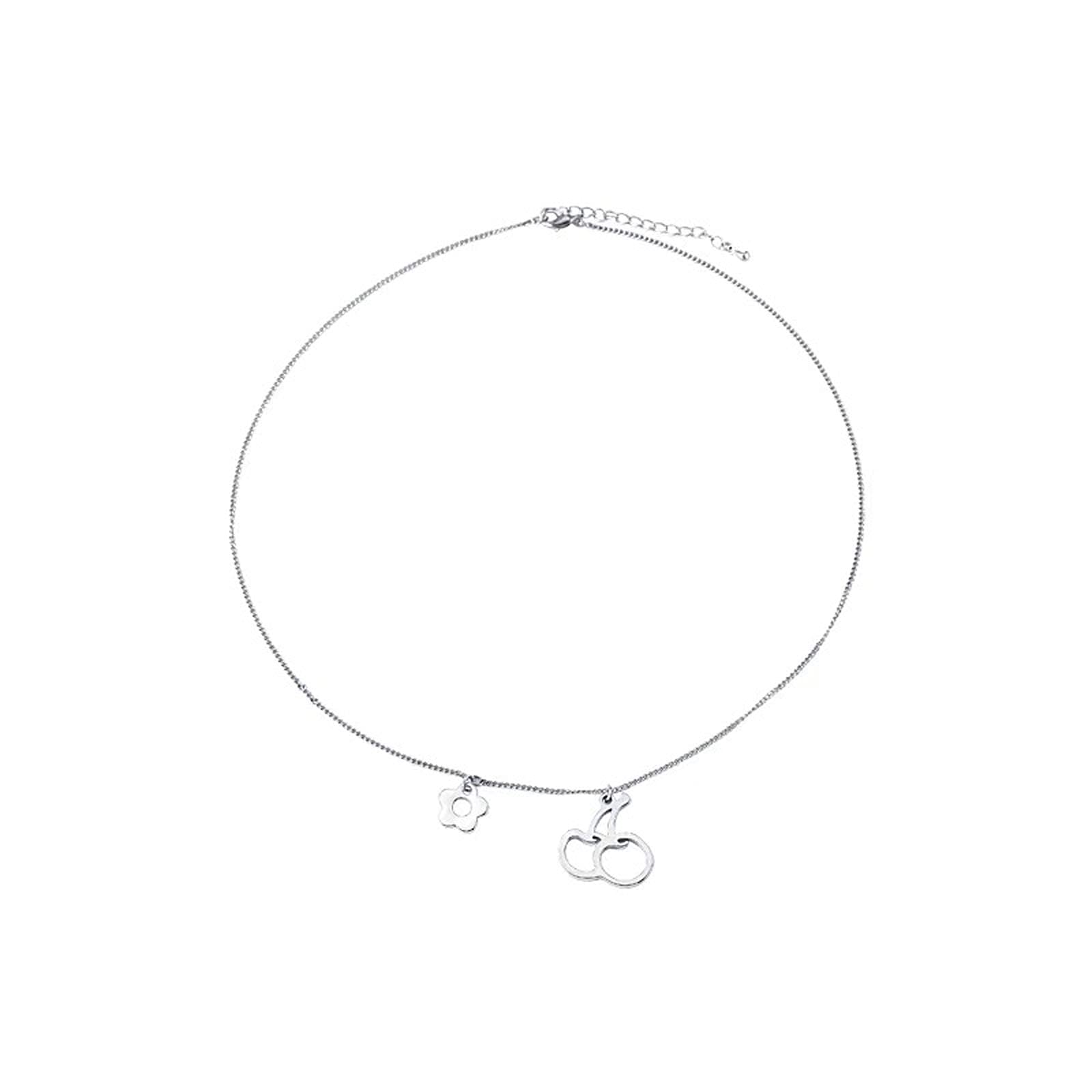 Collier fleur de cerisier chic pour sublimer votre tenue d'été quotidienne