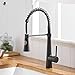 TIMACO - Rubinetto da cucina con molla a spirale, rubinetto e doccetta estraibile, orientabile a 360°, in nero, miscelatore monoleva e spray pull-down, miscelatore ad alta pressione