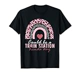 Moño desordenado con texto en inglés 'Could Be A Train Station Kinda Day' Camiseta