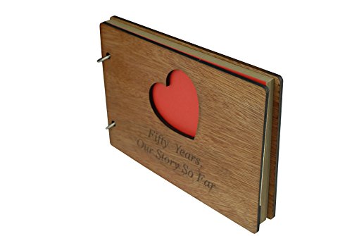 Álbum de recortes o álbum de fotos personalizable para 50.o aniversario, con cubiertas de madera barnizada y papel reciclado, tamaño A5 (218 x 148 mm) miniatura 3