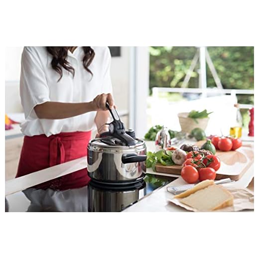 Lagostina Briosa LagoeasyUp Pentola a Pressione in Acciaio Inox 18/10 con Apertura Facile, Fondo Lagofusion e Valvola a Due Pressioni, Pentola a Pressione per Induzione e Gas, Capacità 5L