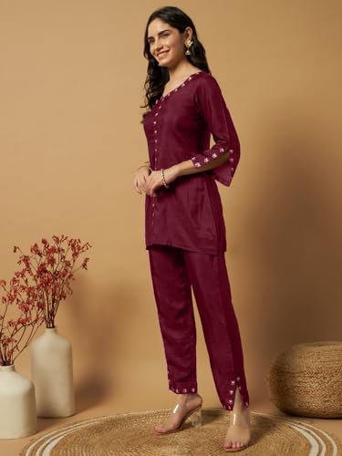 Image of Women Printed 2-Piece Silkblend Kurta & Pants Set