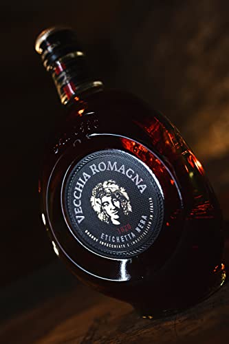 Vecchia Romagna Etichetta Nera - Italienischer Weinbrand, der nach einem Verfahren mit doppelter Destillation und… - Image 5