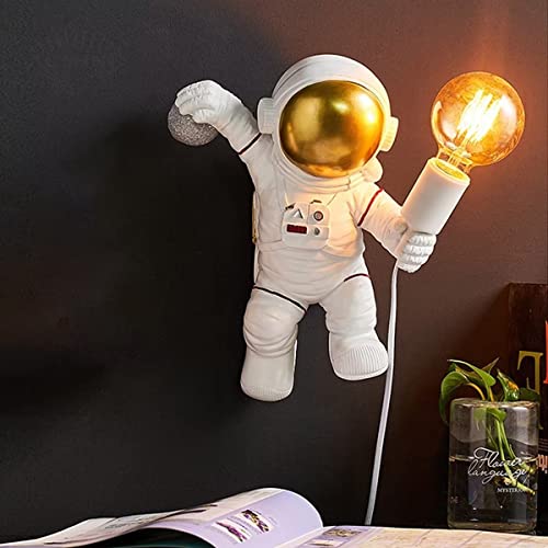 Applique murale enfant astronaute E27 pour une douce ambiance de chevet féerique