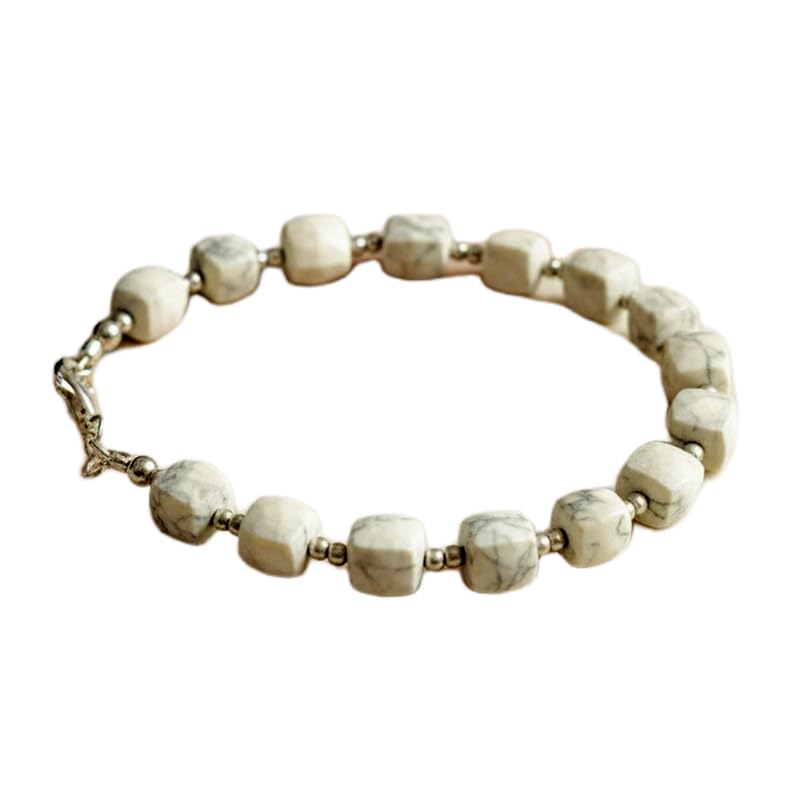 Bracelet howlite naturelle facettée LKBEADS : bijou fait main haut de gamme en pierre blanche