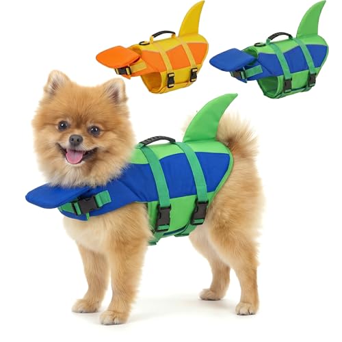 SMALLLEE_LUCKY_STORE 犬用ライフジャケット かわいい サメ 救命胴衣 高浮力素材 Dリング付き 小型犬 中型犬 大型犬 ライフセーバー ペット 水泳 海 プール ビーチ 水遊び 救命 防水 着脱簡単 調節可能 バックル マジックテープ 犬用 散步,グリーン,XSの商品画像（Amazon）
