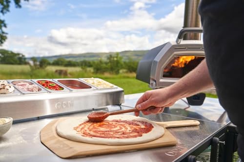 Ooni Modultisch Medium – Outdoor Pizzaofen Tisch (60 x 80 x 90 cm) aus pulverbeschichtetem Karbonstahl – Grilltisch mit höhenverstellbaren Einlegeböden & Rollen – Kompatibel mit 12″ & 16 Öfen