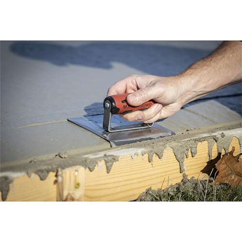 Réalisez vos allées de jardin en béton avec le fer à border Marshalltown Durasoft 15,2 cm - 8