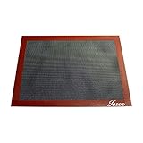 La alfombrilla antiadherente tiene una textura perforada, recubierta de silicona de grado alimenticio.