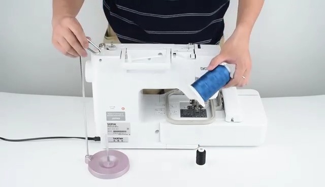 Amazon.com: Simthread 刺繡線5500 碼象牙色902 ,2 個巨大的捲軸40