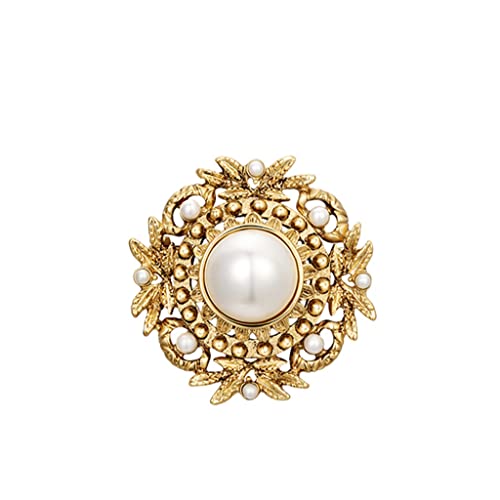 Broche motif découpé vintage pour illuminer une robe de soirée ou un blazer