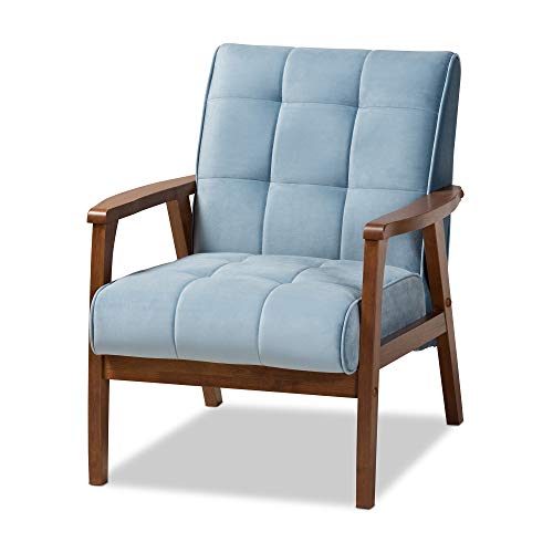 Sillón moderno azul claro con estructura de madera