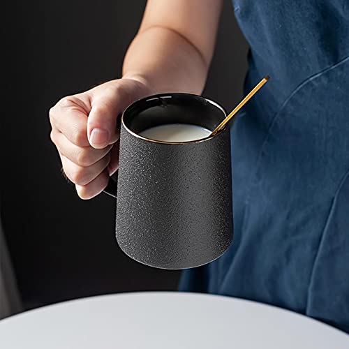 Grande tasse céramique noire vintage pour des matins doux