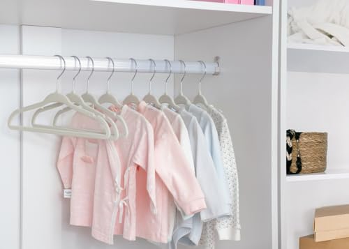 مانجوتري شماعات مخملية للاطفال، شماعات للرضع والاطفال الصغار، شماعات اطفال مضادة للانزلاق، شماعات اطفال رفيعة للغاية موفرة للمساحة، شماعات ملابس قوية ومتينة، عبوة من 15 قطعة (ابيض)