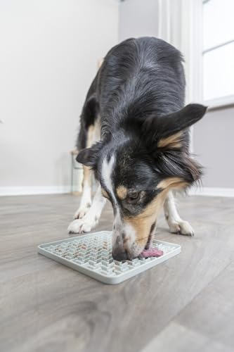 TRIXIE Lick'n'Snack Matte - praktische Hundeschleckmatte aus Silikon zum langsamen Füttern - 20 × 20 cm dunkelgrau, Slow-Feeder Hunde Leckmatte - 34983