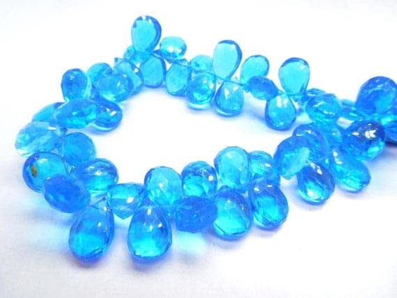 Perles en vrac hydro bleues parfaites pour concevoir vos parures de mariage et d'été