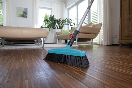 Gardena combisystem-Stubenbesen: Kehrbesen zum Zusammenfegen von Schmutz, 34 cm Arbeitsbreite, Borsten aus Kunststoff-Rosshaar-Mischung, möbelschonend durch abgerundete Kanten (3630-20), Türkis/Weiß – Bild 3