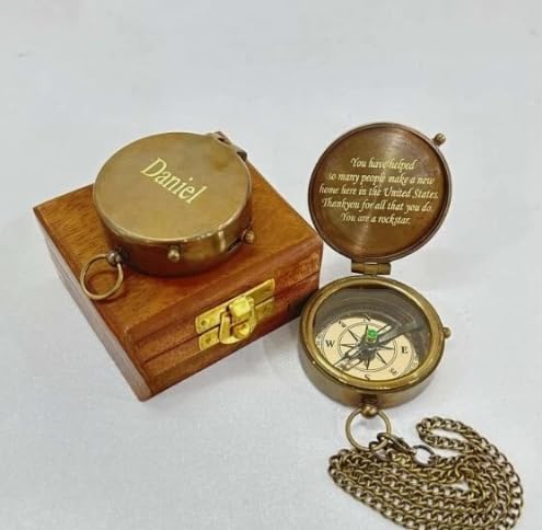 Brújula de bolsillo personalizada de latón con cadena y caja de madera – regalo grabado miniatura 5