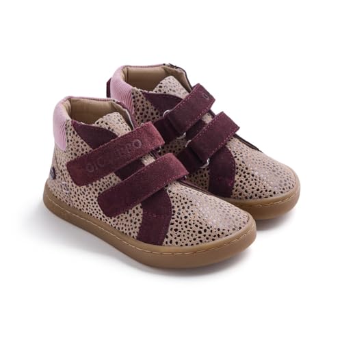 GIOSEPPO Bota Barefoot niña en color burdeos con detalle print y mix de textura en piel y textil, suela TPR flexible y plantilla textil extraíble. Puntera ancha para una pisa natural.