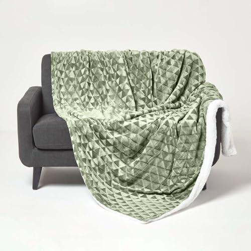 HOMESCAPES Large Sage Green Velvet Throw 160 x 200cm Soft Geometric Pattern Sherpa Velvet Throw Blanket Bed and Sofa Throw for Double Beds and 2 Seater Sofas