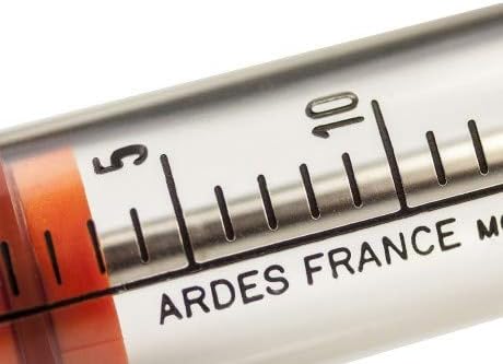 Close-up of syringe barrel with volume markings and 'ARDES FRANCE' text