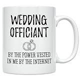 Casitika - Divertido regalo para oficial de boda. Taza de café de cerámica de 325 ml. Por la potencia que se ha invertido en mí por Internet. Ideas para regalos de broma.