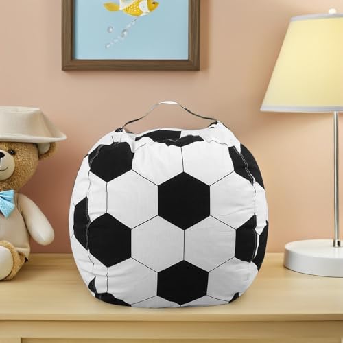Organización de cuarto infantil con la bolsa de fútbol guarda peluches y ropa de cama 7