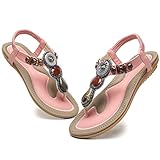 Los adornos de cuentas y diamantes añaden brillo a tu look de verano